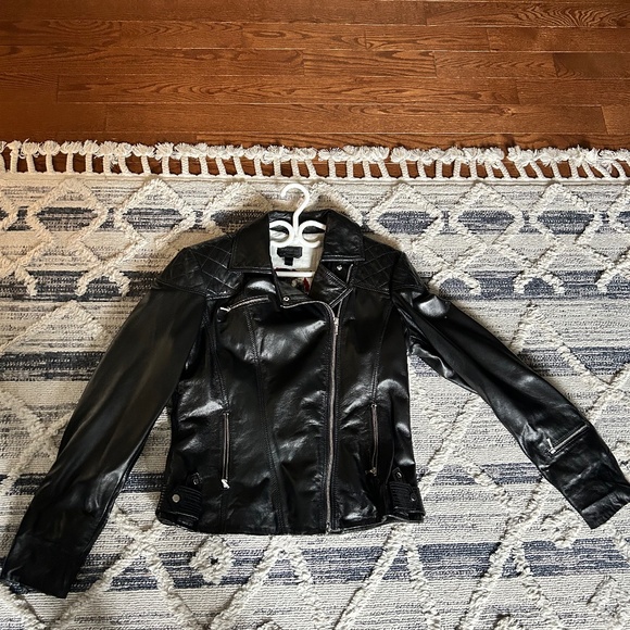 Leather jacket ! - Picture 1 of 5